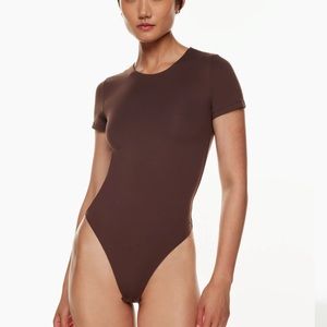 Aritzia Babaton crew neck bodysuit
